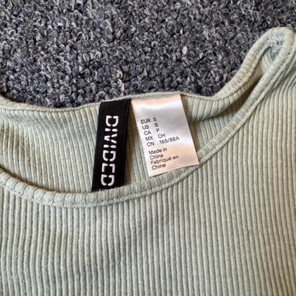 H&M Scrunched Cropped Top - Picture 2 of 4